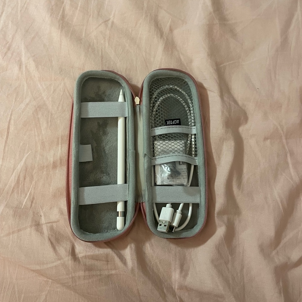 Apple Pen with Case and Charger